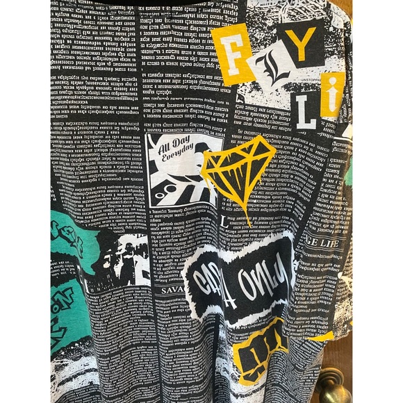 Studios Concept Newspaper Graffiti Graphic T Shirt Size L Women Men Kids Tee - Picture 3 of 5